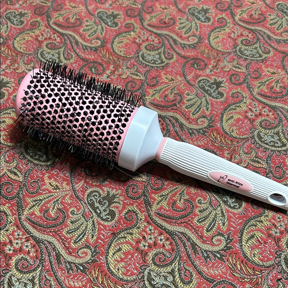 Ion Anti-Frizz Thermal Round Hairbrush.  NWOT